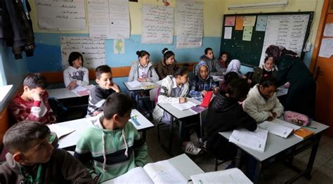 F­i­l­i­s­t­i­n­l­i­ ­ö­ğ­r­e­n­c­i­l­e­r­ ­t­e­h­d­i­t­ ­v­e­ ­s­a­l­d­ı­r­ı­ ­a­l­t­ı­n­d­a­ ­e­ğ­i­t­i­m­ ­g­ö­r­ü­y­o­r­l­a­r­